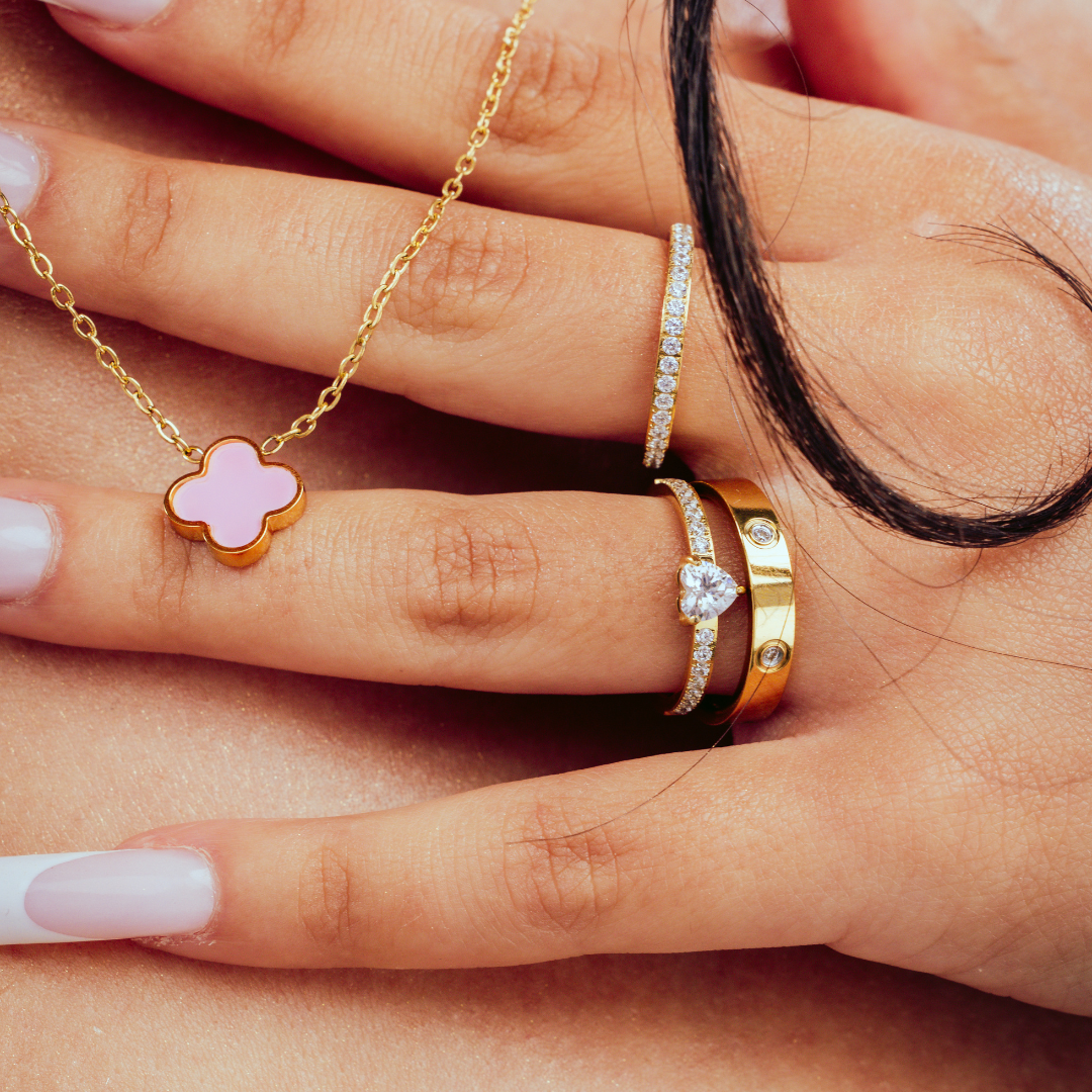 Baby Pink Clover Kette