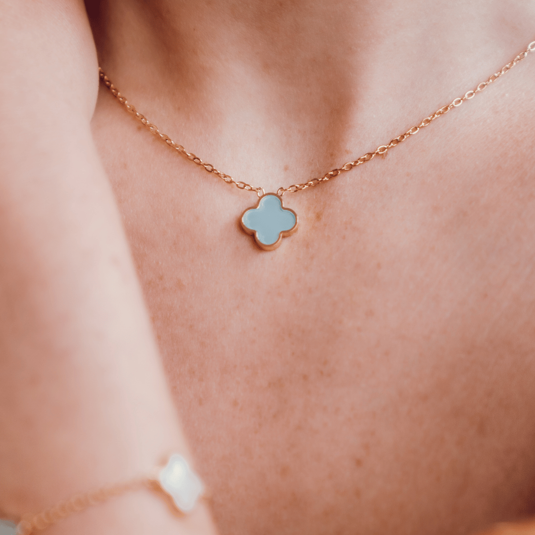 Baby Blue Clover Kette