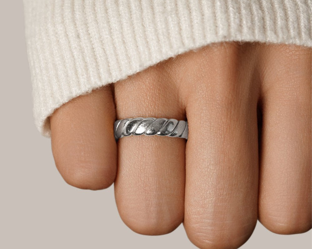 Calira Twisted Infinity Silver Ring
